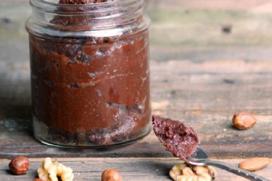 Chocolate nut spread