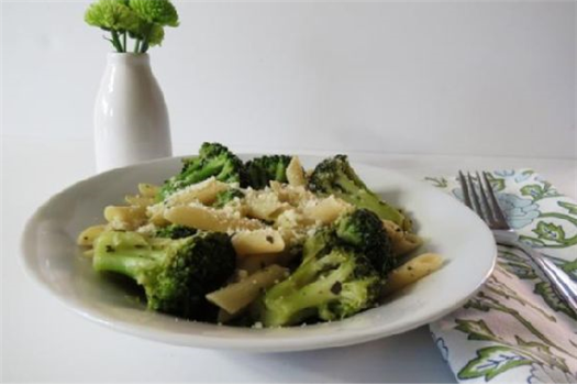 Penne Pasta with Broccoli and Cheese
