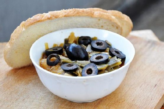 Leek and Black Olives Stew