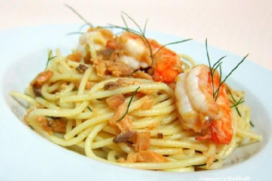 Spaghetti With Smoked Salmon and Prawns