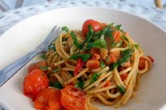 Sweet, Spicy Cherry Tomato Pasta