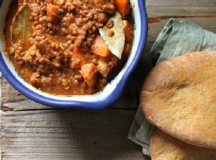 Chicken and lentil stew with cumin pitta