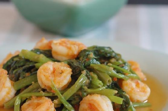 Stir-Fry Water Spinach With Shrimp Paste (Belacan Kangkung)