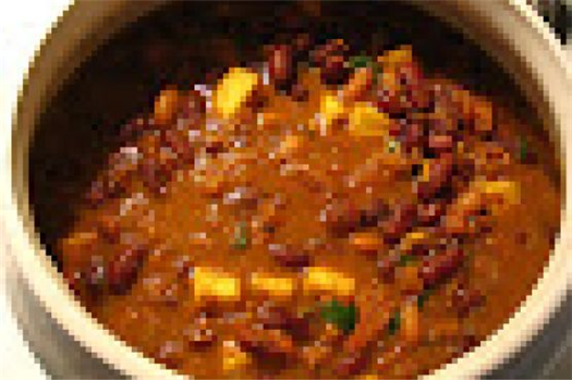 Curried Red Kidney Beans with Paneer (Paneer Rajma)